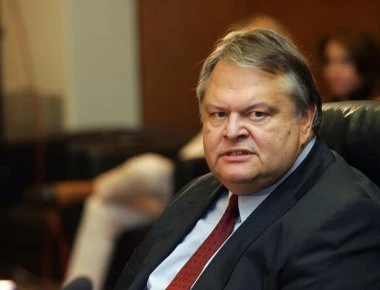 Βενιζέλος: «Η κυβέρνηση ανεβάζει ένα θεατρικό έργο για τις περικοπές των συντάξεων που η ίδια επέβαλε»